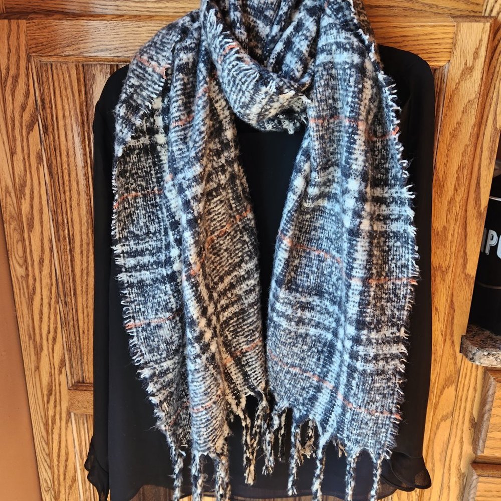 Scarf, soft, warm, fringe, like new!  Gray, white, black, hint of orange! - Picture 4 of 10